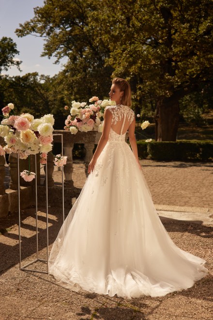 https://www.sposa-lia.com/images/stories/virtuemart/product/4) Mia.jpg